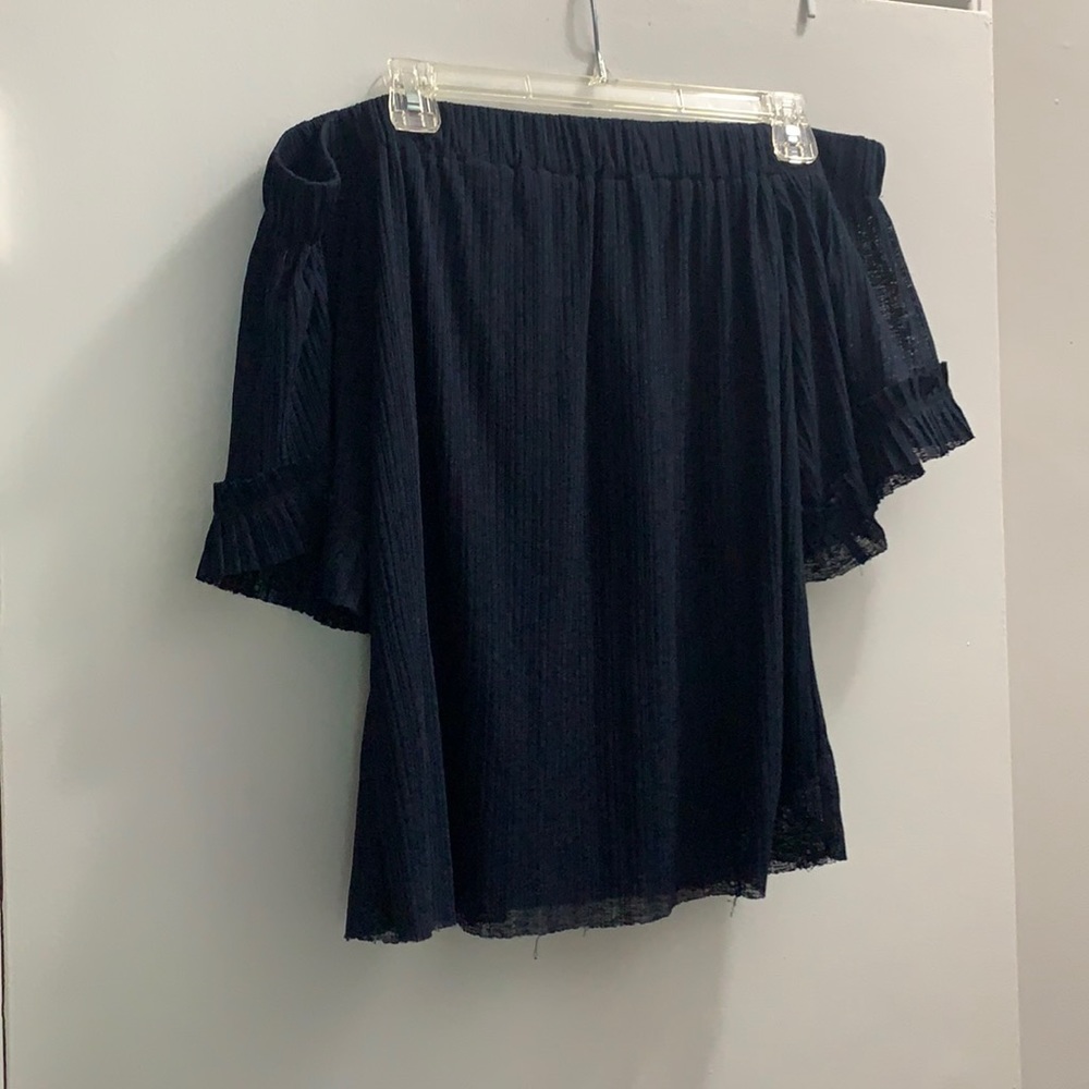 Ellen Tracy off the shoulder midnight blue blouse